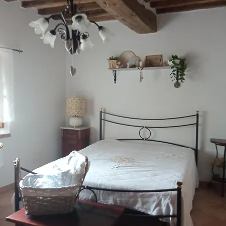 Holiday home Le Rose E I Violini *
